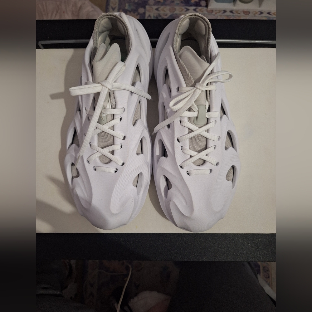Adidas!! Adifom Q